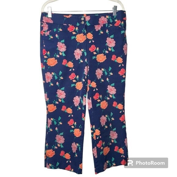 Chico's Floral Secret Stretch Textural Fleur Straight Leg Crop Pants Size Chico' - Picture 3 of 10